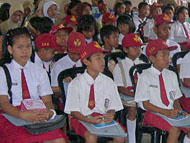 Para murid SD di Muara Badak ketika diberikan pelatihan DBD