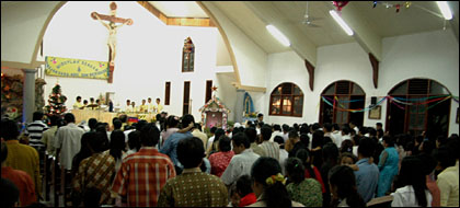Misa Malam Natal di Gereja St Pius X Tenggarong yang berjalan tertib dan khidmat
