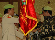 Penyerahan bendera organisasi dari Ketua PMW PPM Kaltim Syarifuddin Duntu kepada Ketua PMC PPM Kukar periode 2006-2010 Rahmat Santoso
