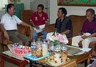 Suasana pertemuan antara Asisten I Pemkab Kukar H ARidwan Syahranie (kiri) dengan tim PSB Brunei Darussalam