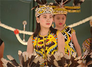 Salah satu tarian suku Dayak Kenyah yang mampu memukau publik Belanda pada Festival Tong Tong/Pasar Malam Besar di Den Haag