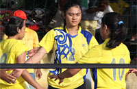 Tim putri Kecamatan Muara Jawa lolos ke partai final setelah mengalahkan tim putri Tenggarong B