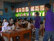 Peserta BKM saat melakukan sosialisasi mengenai bahaya HIV/ADIS dan penyalahgunaan narkoba kepada pelajar SMAN 1 Kota Bangun