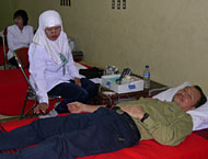 Suasana kegiatan donor darah di lingkungan VICO Indonesia, Muara Badak, Selasa (23/10) kemarin